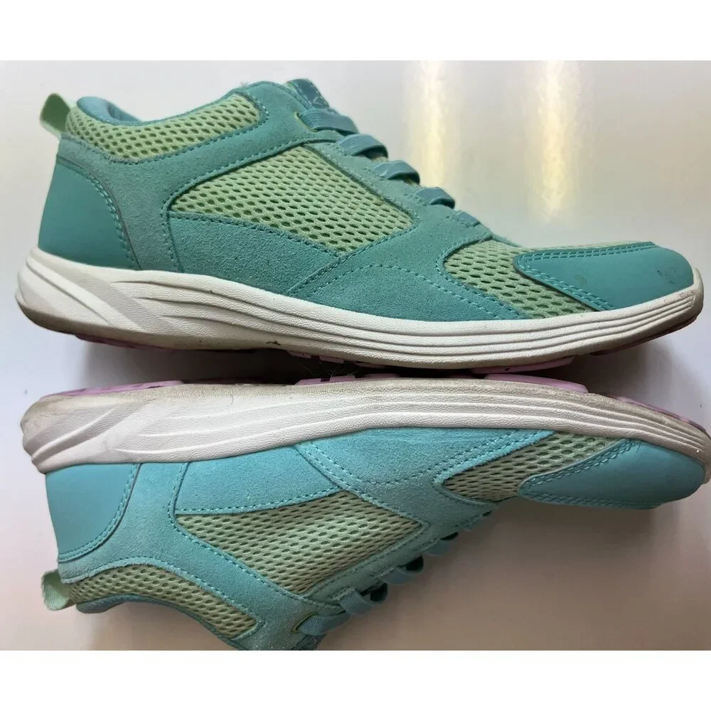 Vionic Women's Agile Zesta Walking Sneaker. Size 7.5.